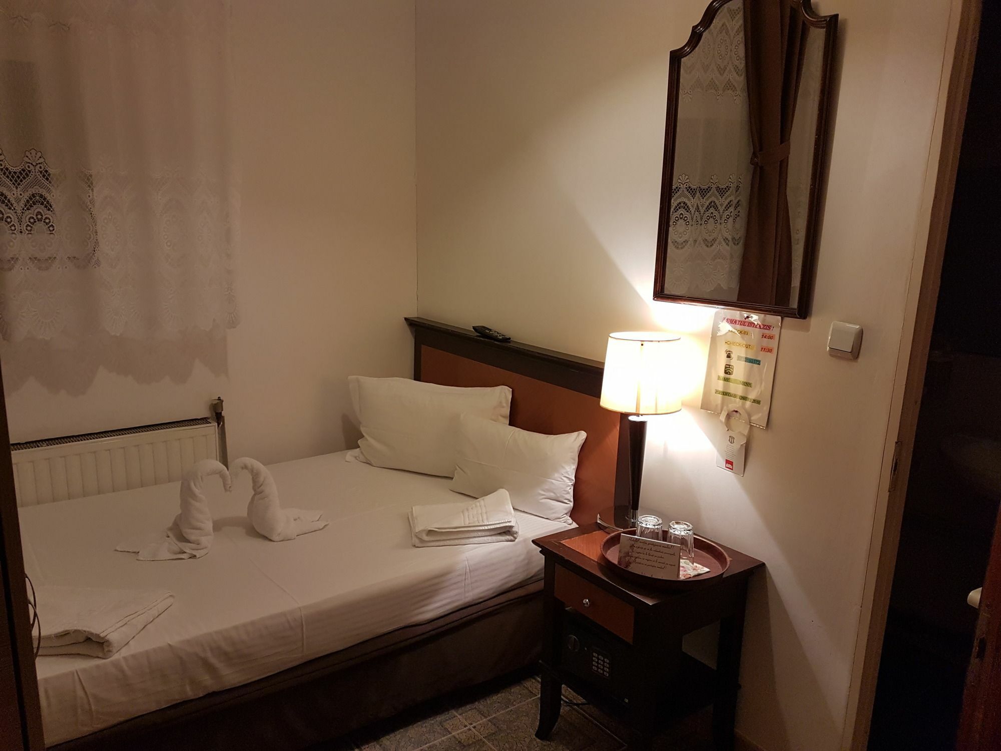 Hostel Litovoi Bukarest Exteriör bild