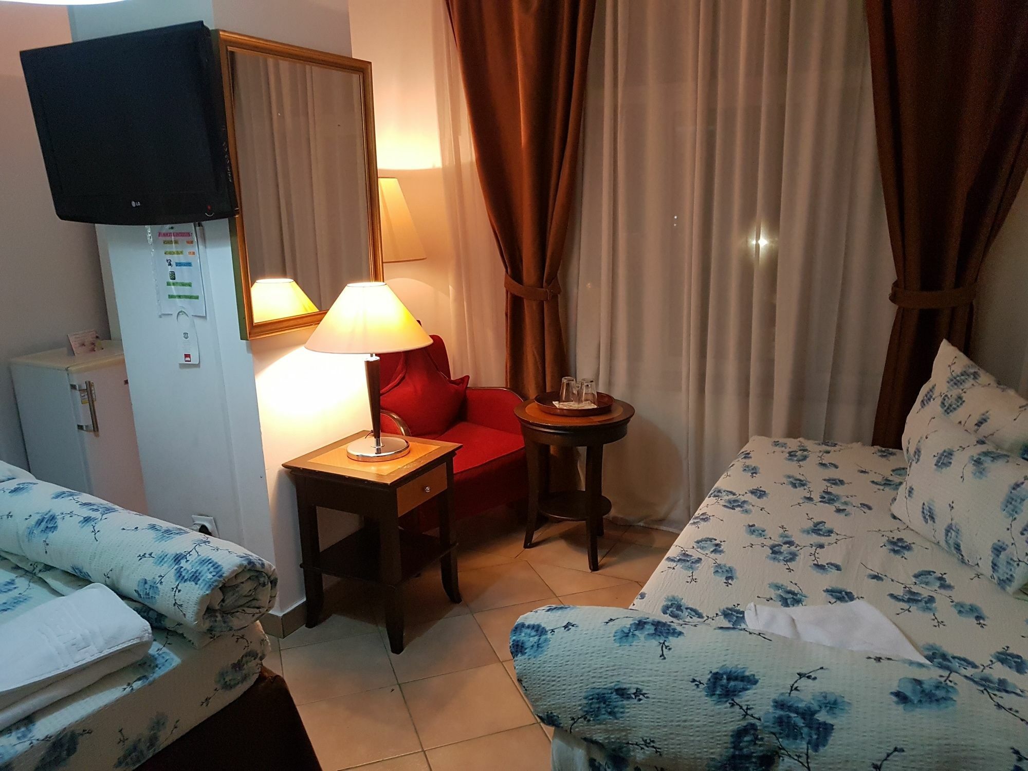 Hostel Litovoi Bukarest Exteriör bild